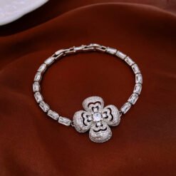 Four-petal Flower Clavicle Chain Fashion Special-interest Jewelry Suit Women - Bracelet Silver